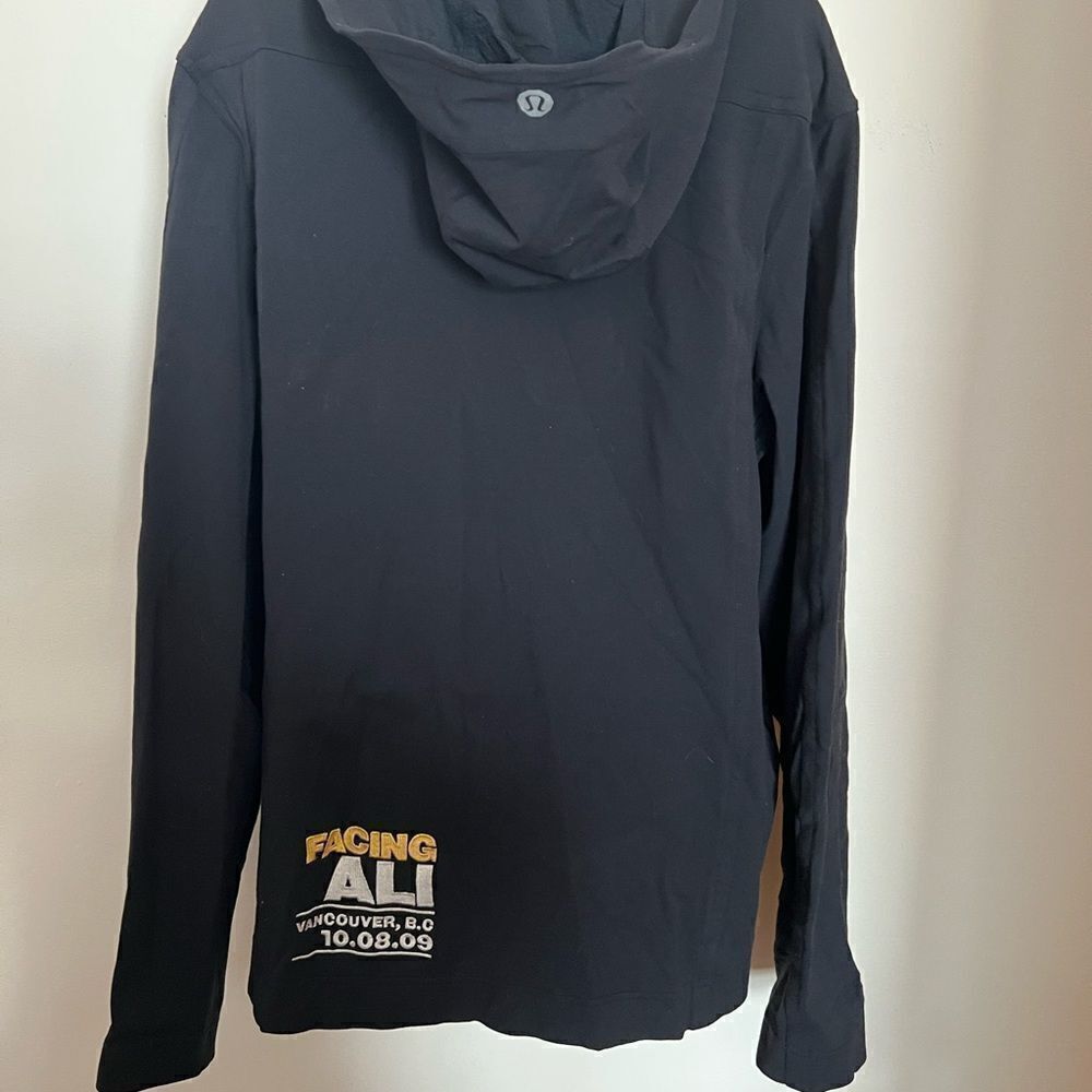 Lululemon Jacket With Hood - Picture 4 of 6